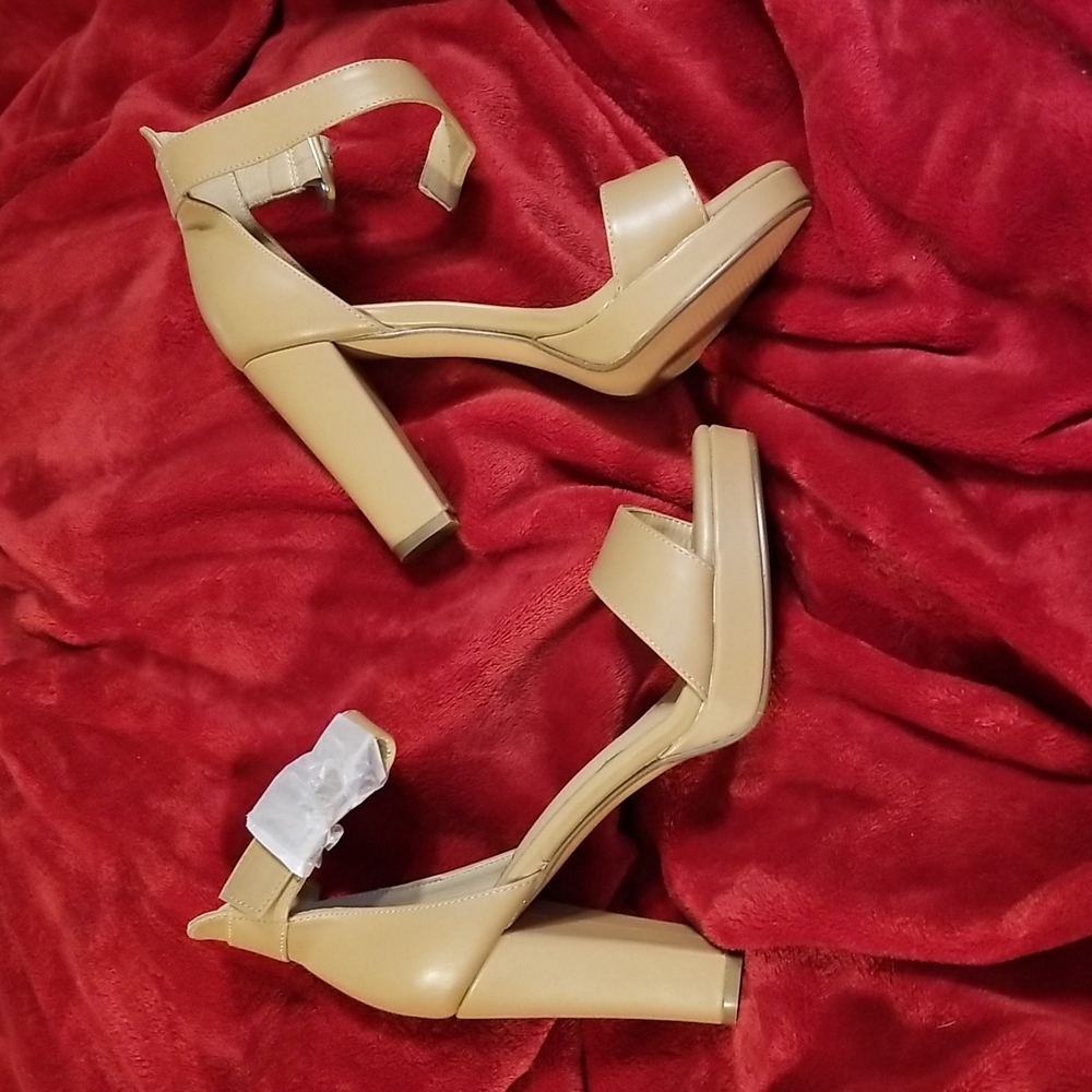 NEW not in original box IDIFU ANKLE BUCKLE SANDALS SIZE 9 - Picture 2 of 11